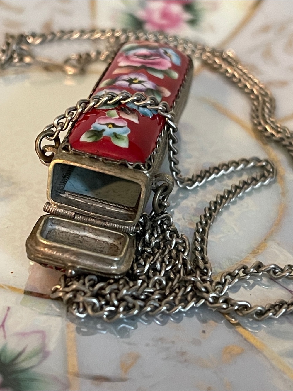 Vintage Russian Finfit Hand-Painted Enamel Pillbox Locket Necklace & Earring Set - Picture 9 of 12